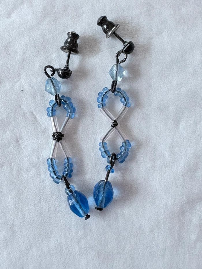 Boucles d’oreilles pendantes bleues
