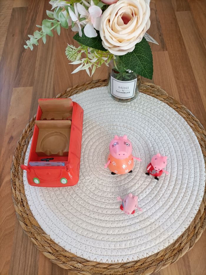 Voiture Peppa Pig et 3 personnages Maman Pig Georges et Peppa - photo numéro 6