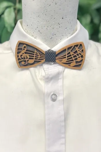 Nœud papillon artisanal en bois de merisier – Notes de musique – Esprit festif & original