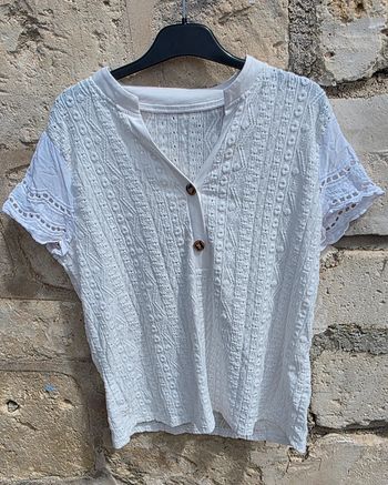 Blouse broderie manche courte