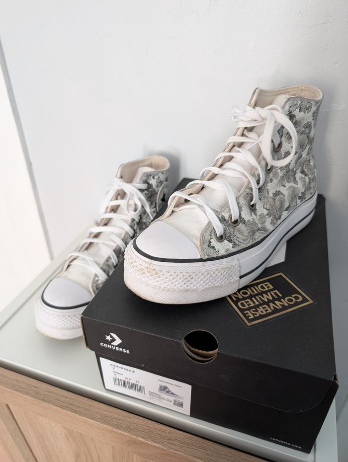Converse à plateforme édition limitée Vintage leather black flowers T37,5