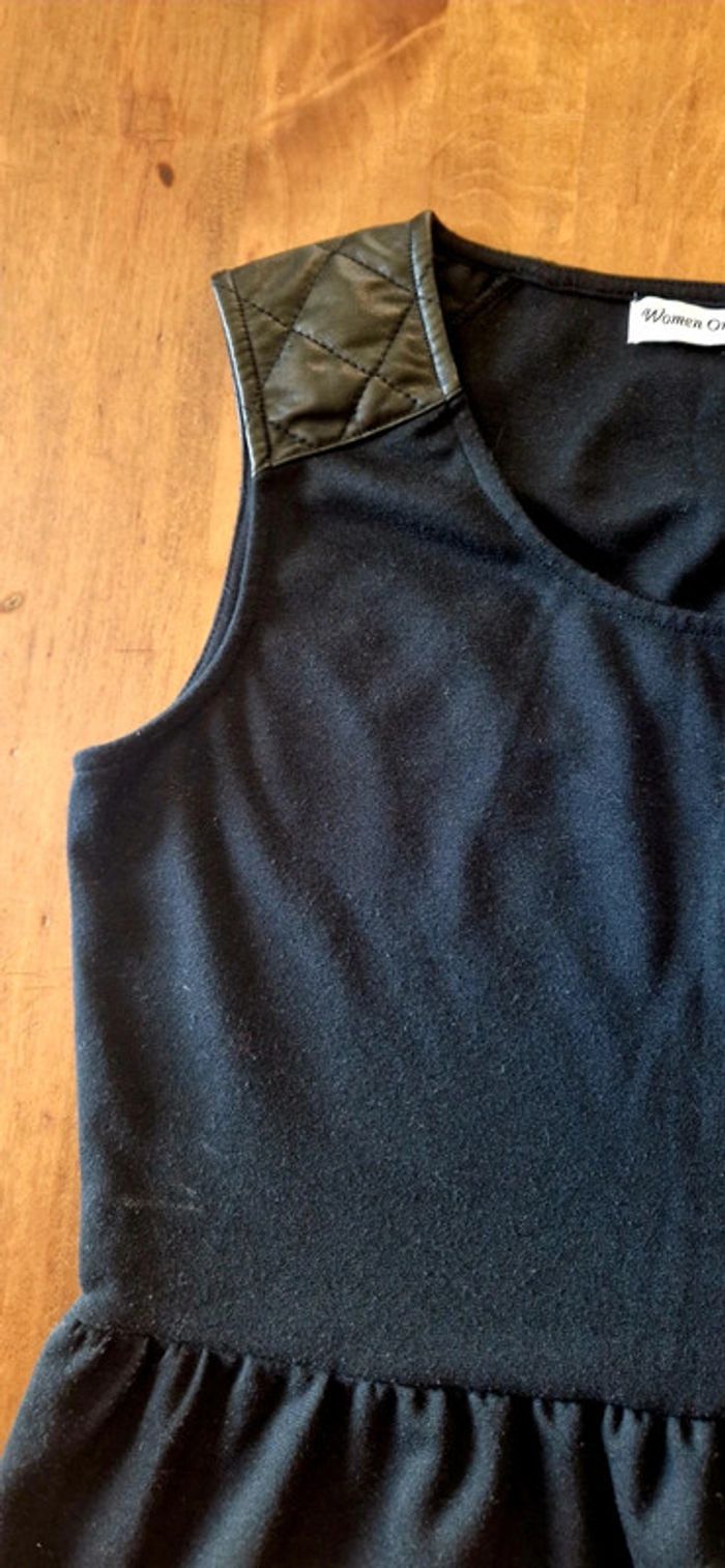 Petite robe noire sans manche - photo numéro 3