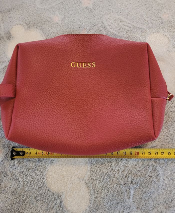 Trousse de toilette homme neuf
Guess - photo numéro 9