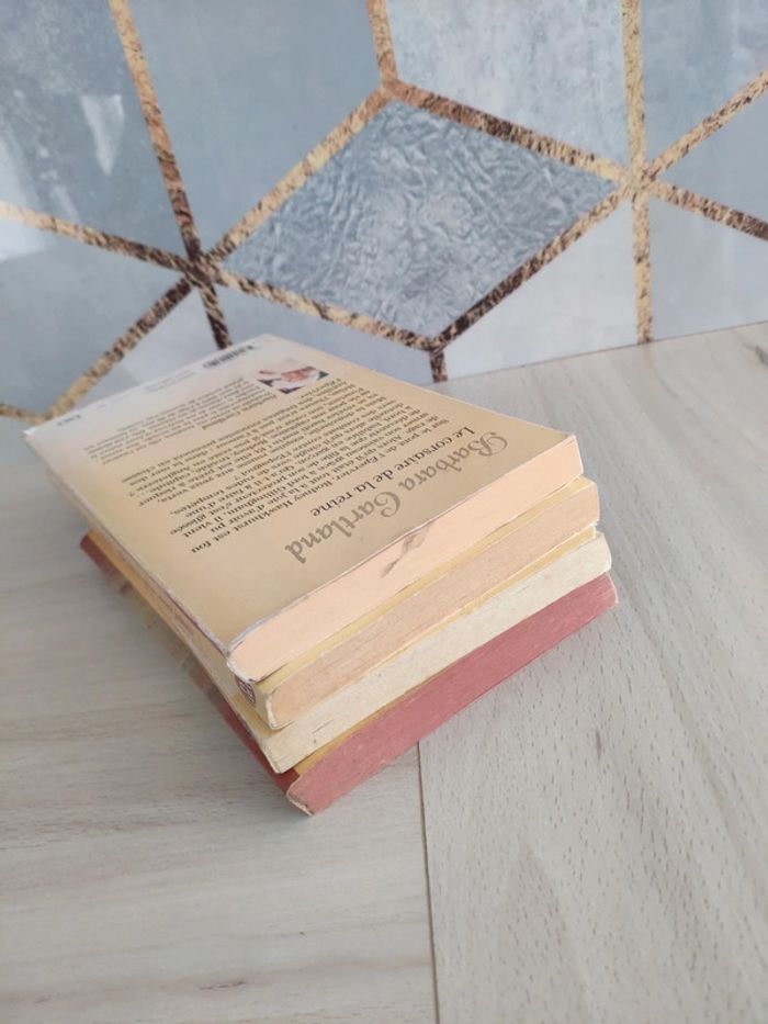 Lot 4 livres poche Cartland corsaire reine danger duc amours mexicaines - photo numéro 5