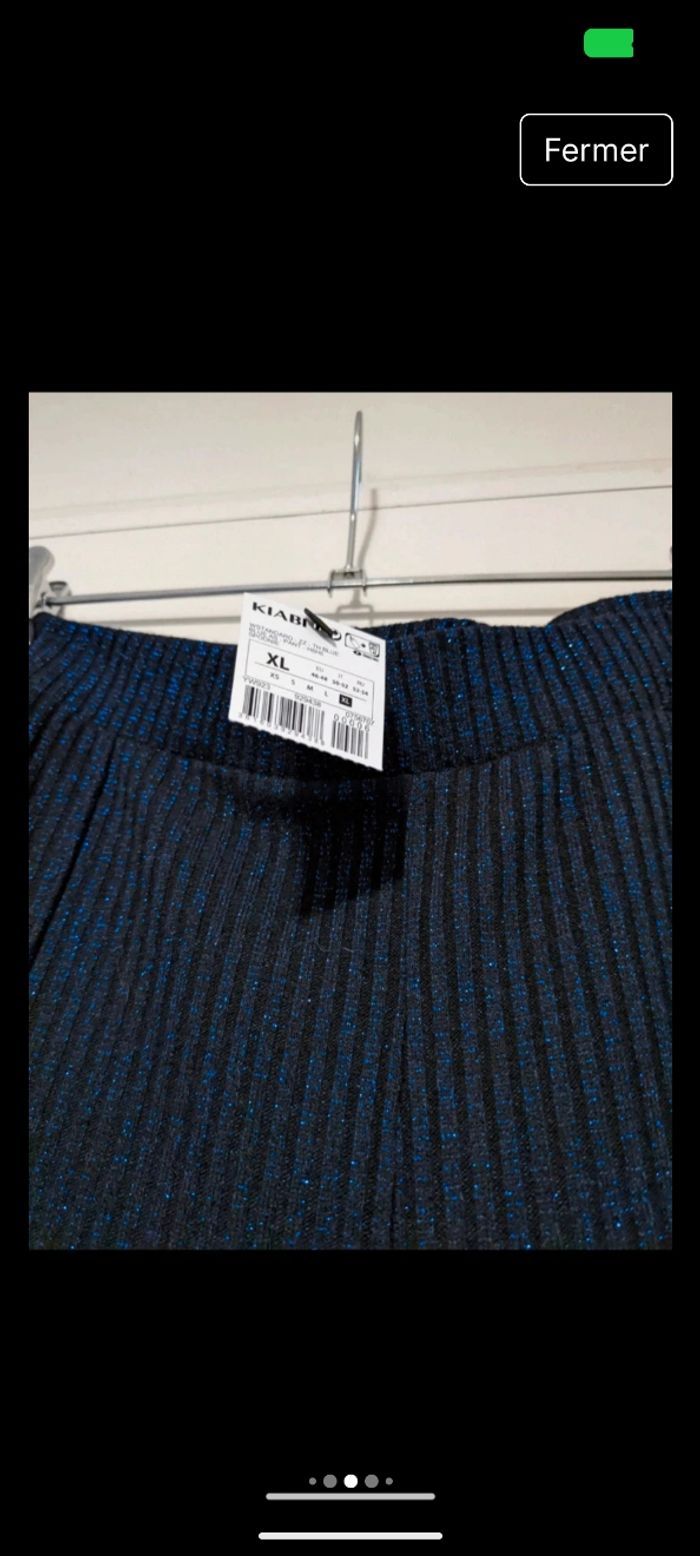 Magnifique pantalon Kiabi bleu marine à jambes larges en maille côtelées et pailleté. Taille 42 - photo numéro 3