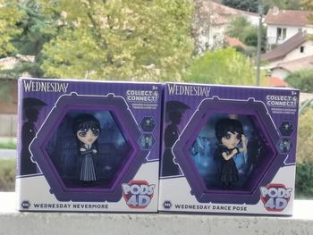 Figurine pop famille Addams mercredi nevermore uniforme et danse
