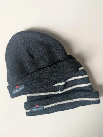 Deux bonnets bébé Saint James