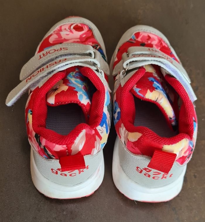 Jolies baskets fille taille 28 - photo numéro 2