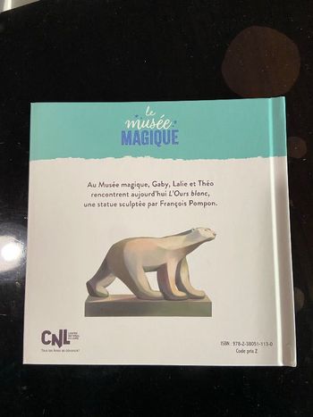 Livre l’ours blanc neuf