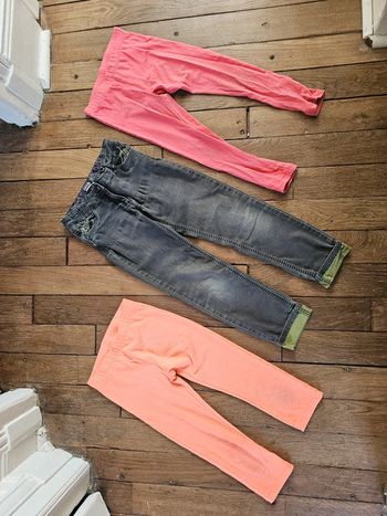 Ensemble 2 leggings et un jean