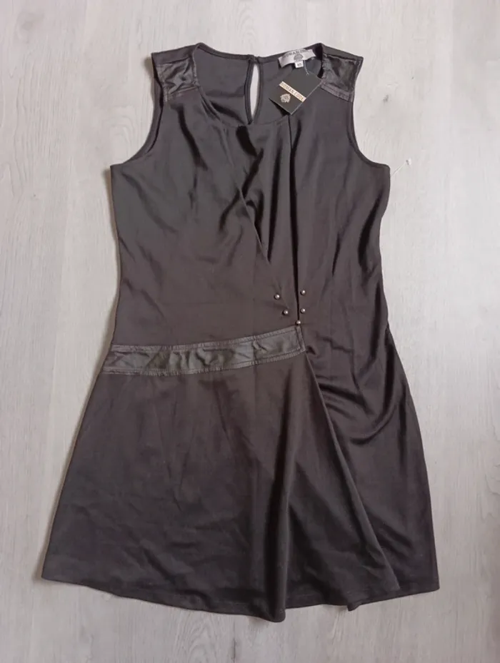 Robe noire Woman.code T 40 neuve