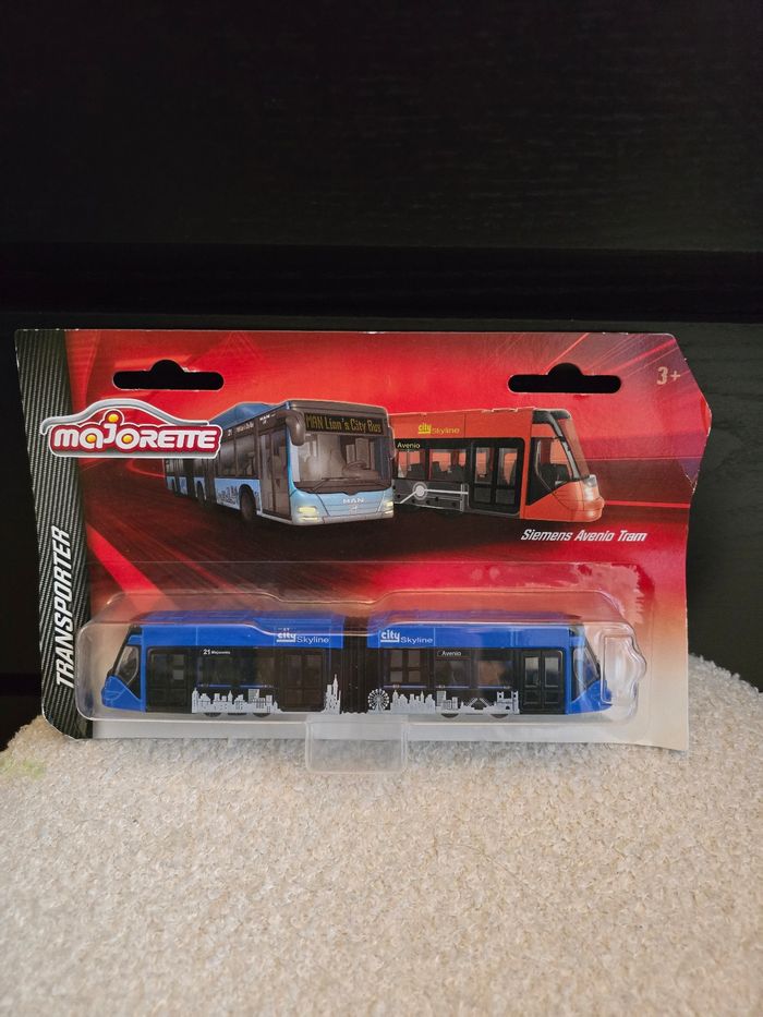 tram bleu Siemens Avenio tram majorette