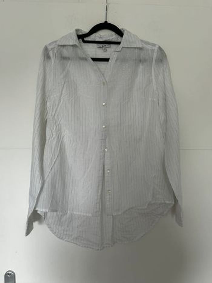 Chemise blanche et argentée