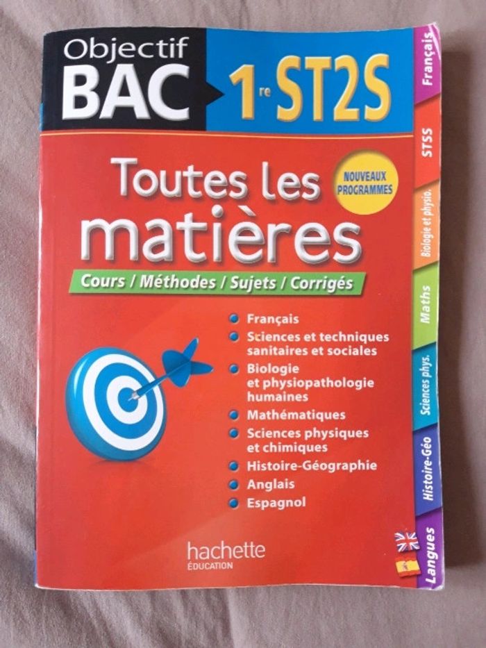 Livre Hachette 1ère bac st2s