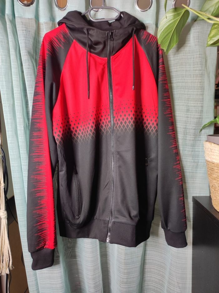 Veste a capuche rouge et noire taille XXL - photo numéro 2