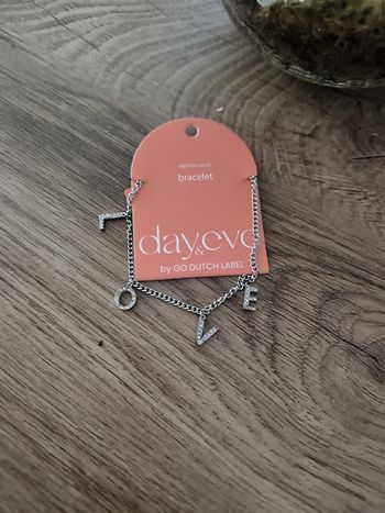 Bracelet fantaisie inscription love day&eve neuf