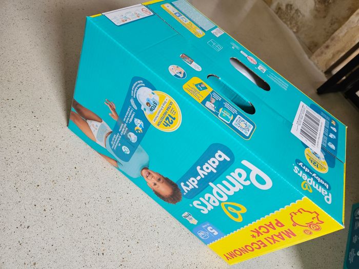 Carton couches Pampers taille 5