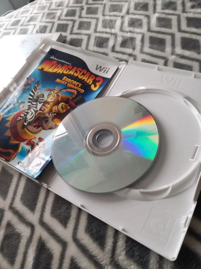 Wii blanche retroconpatible avec 3 jeux et câblage et volant - photo numéro 15