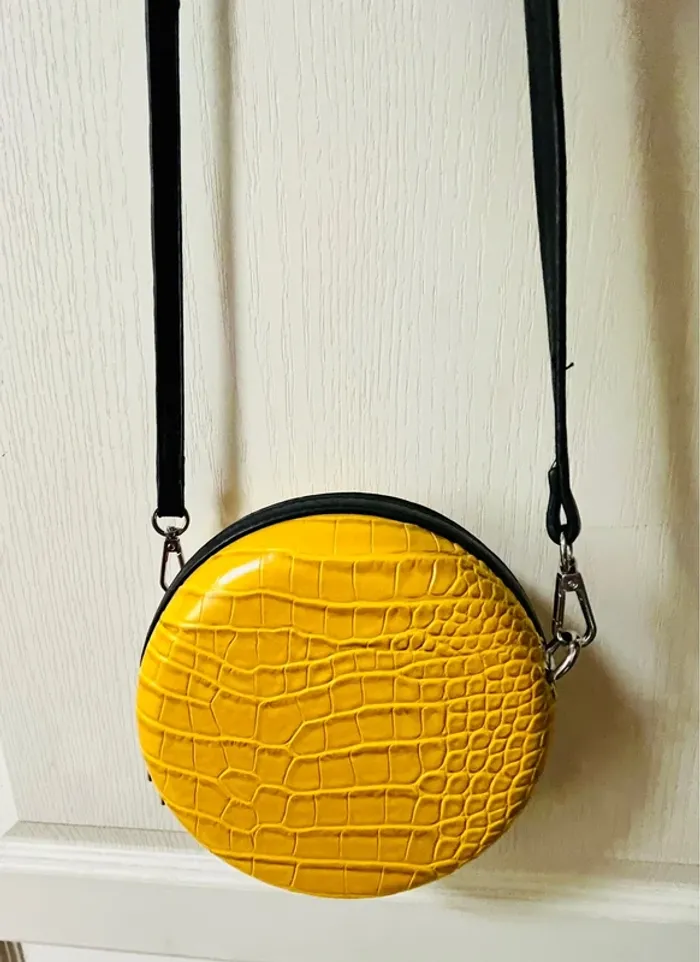 Sac original rond et jaune motif crocodile - marque élégance - photo numéro 4
