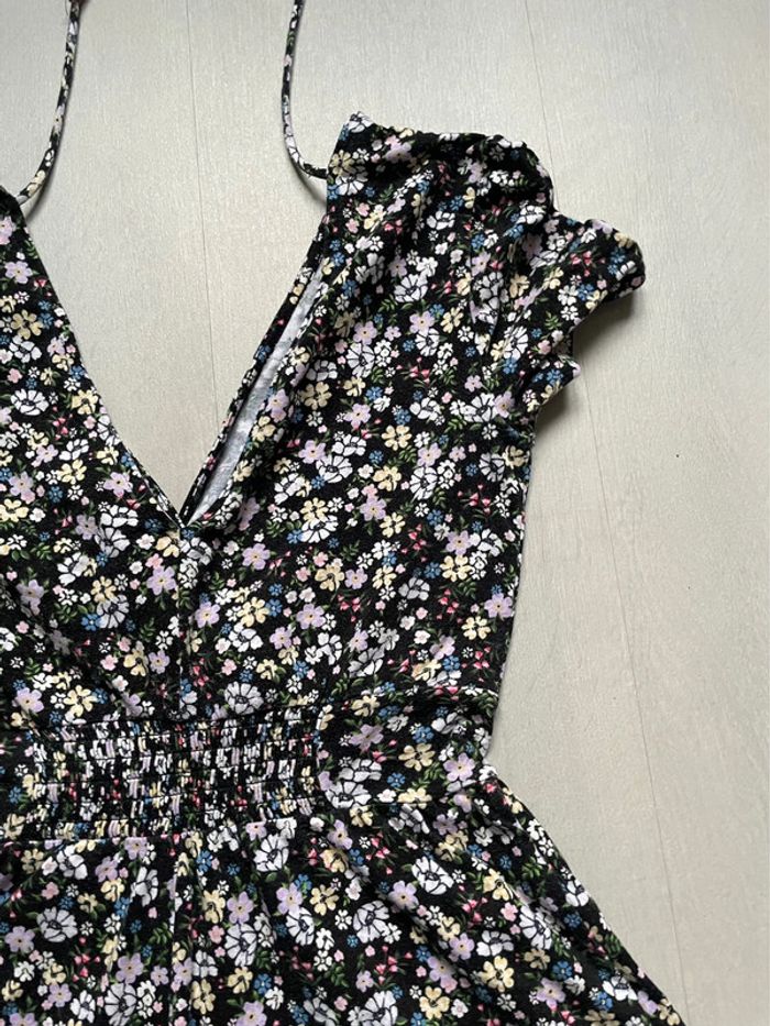 Combi short fleuri et élégante- Style dos nu avec détail noué - photo numéro 2