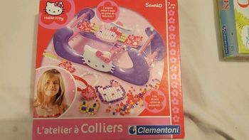 Atelier à colliers hello kitty Clementoni