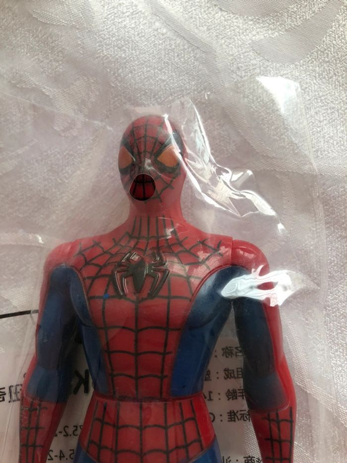 Spiderman figurine 18 cm neuve - photo numéro 2