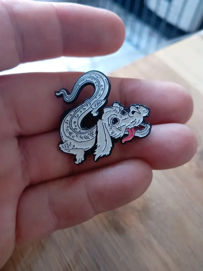Pin's falkor l'histoire sans fin - photo numéro 2
