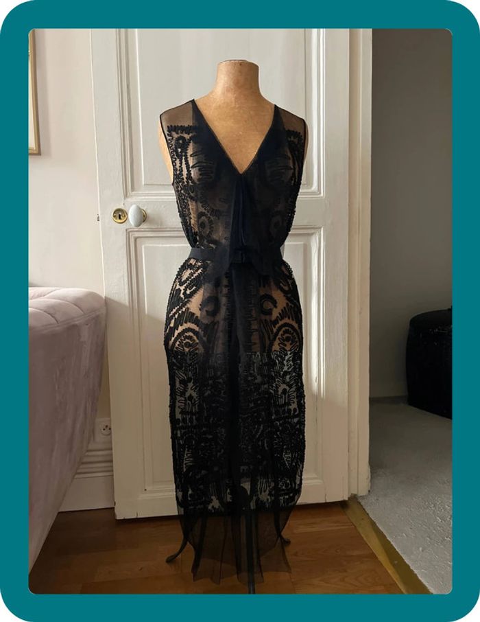 Robe mi-longue en tulle brodé XXS - Runway Max Azria - photo numéro 2