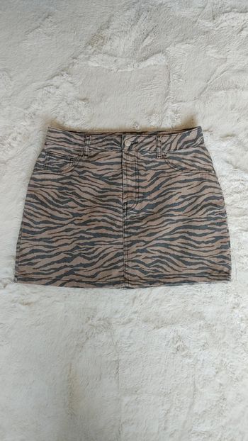 Mini jupe en jean motif zébré zèbre en très bon état