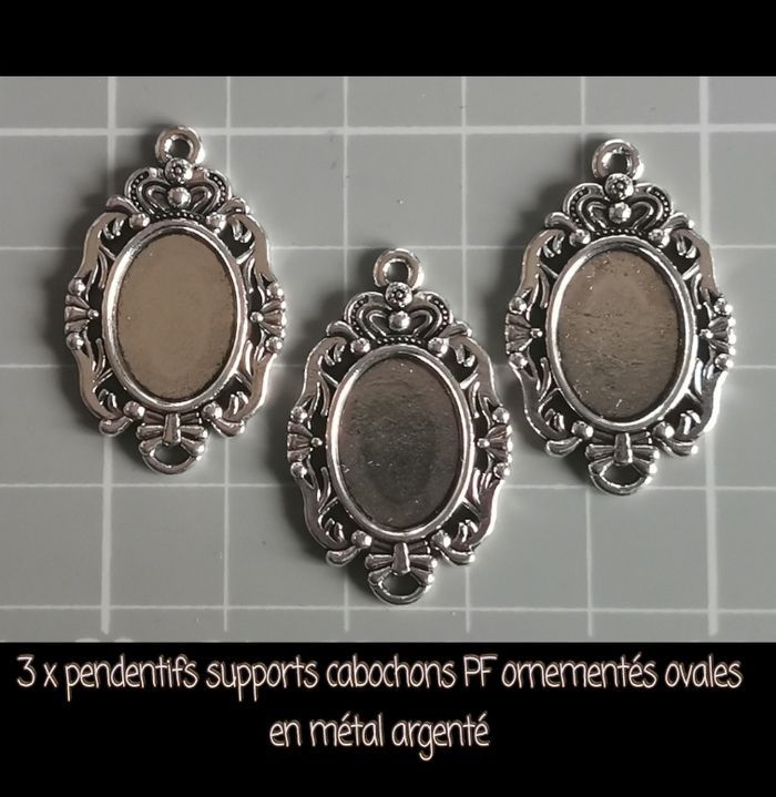 3 x pendentifs supports cabochons PF ornementés ovales en métal argenté