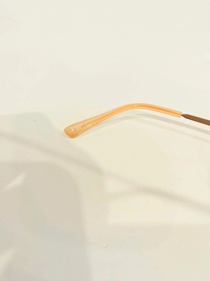 Lunette de soleil femme carrée contour beige et dorée verres dégradés UV protection catégorie 2 - photo numéro 4