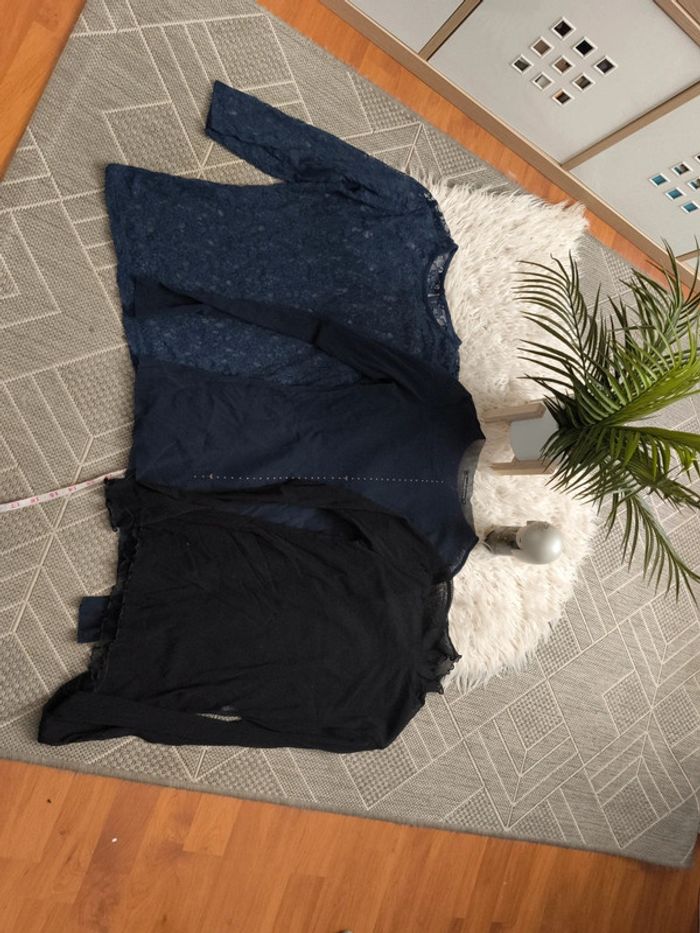 Lot de 3 hauts transparents / en dentelle taille 38 noir et bleu