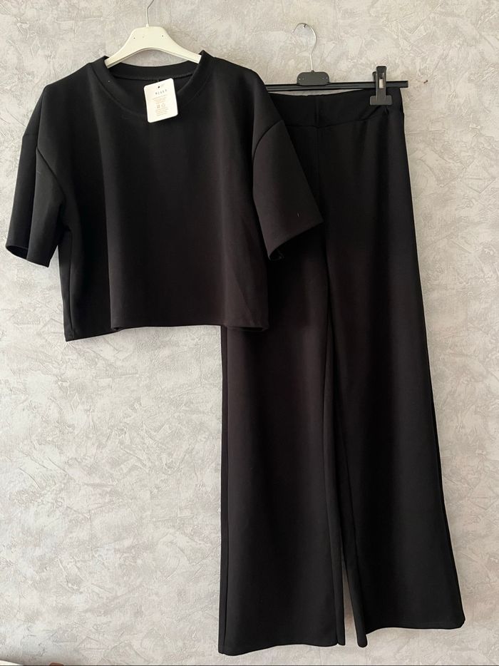 Ensemble noir