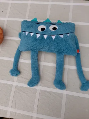 Peluche coussin monstre