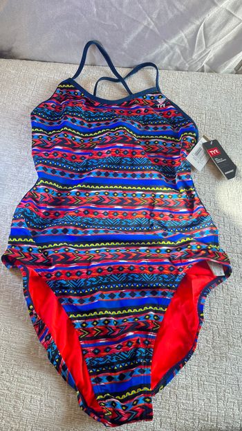 Maillot de bain 1 pièce, taille 38, marque TYR.