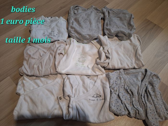 Lot bodies bébé
