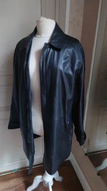 Manteau en cuir mi-long DKNY – T.38