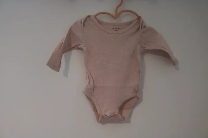 Lot bodies hiver fille 6 mois - photo numéro 2