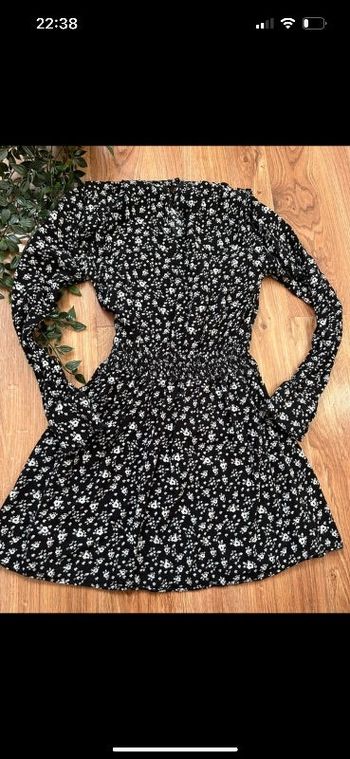 Robe noir à fleurs