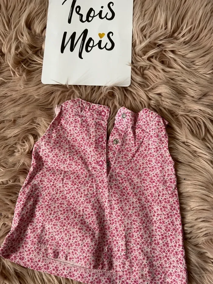 Blouse sans manches fleurie 3 mois - photo numéro 3