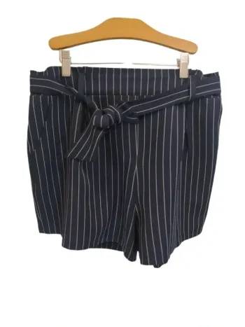 Short bleu marine - léger printemps/été taille L A563