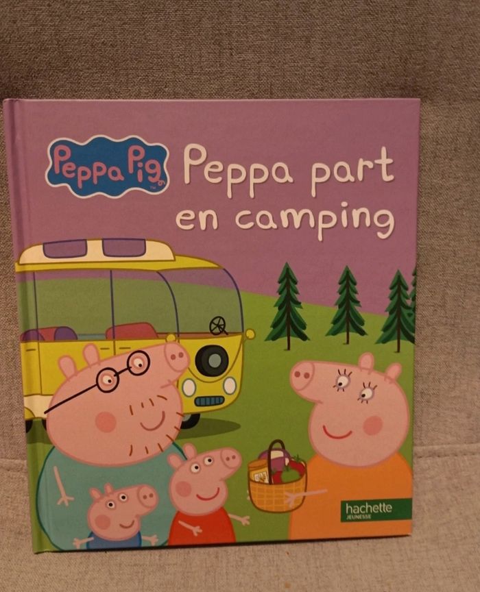 Livre Peppa pig peppa part en en camping