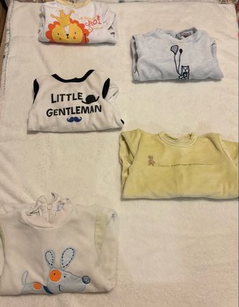 Lot de vêtements : 5 pyjamas taille 3 mois 