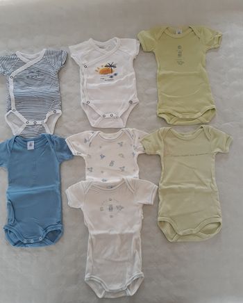 Lot de 7 bodies manches courtes taille 3 mois