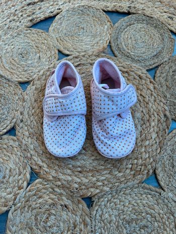 Chaussons rose à pois