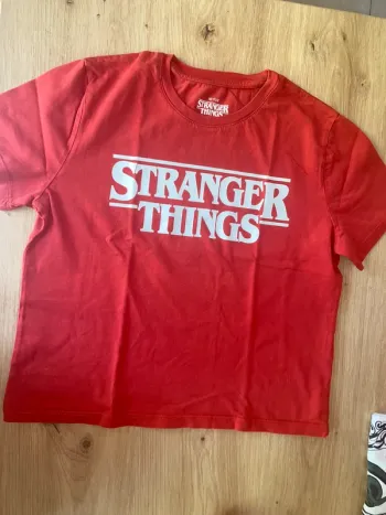TEE shirt stranger things