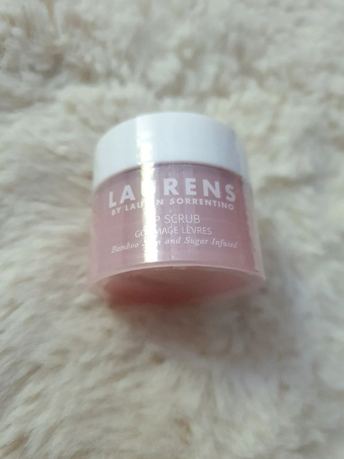 Neuf gommage lèvres marque Laurens