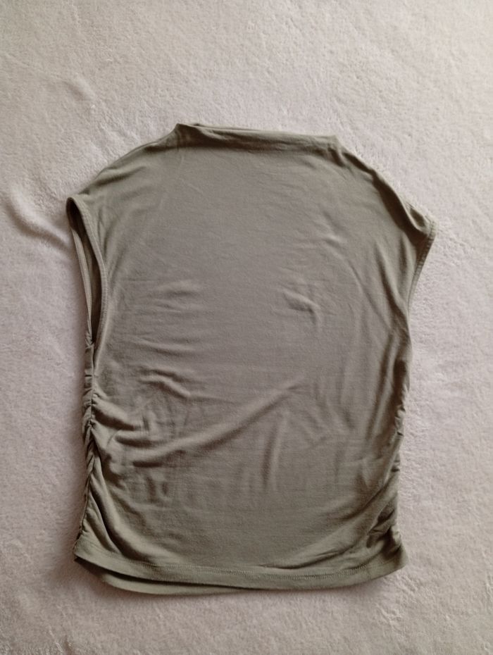 Haut sans manches. Stradivarius 36 - photo numéro 4
