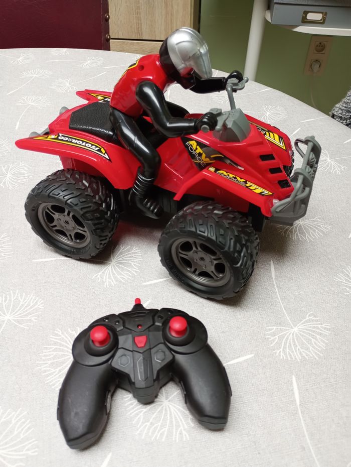 Quad télécommandé