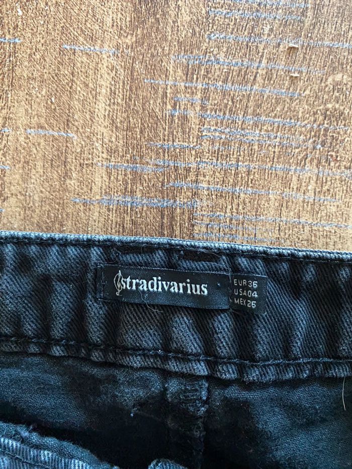 Jupe noire en jean boutonnée - Taille 36 - Très bon état- Stradivarius - photo numéro 2